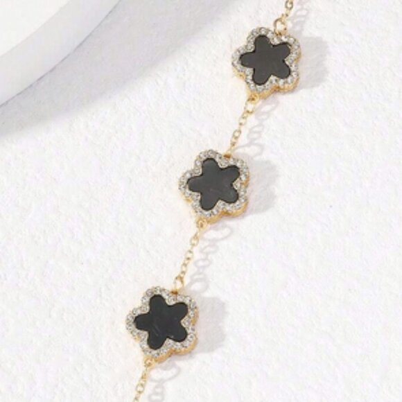 Elegant Five-Leaf Clover Cubic Zirconia bracelet - Picture 5 of 6